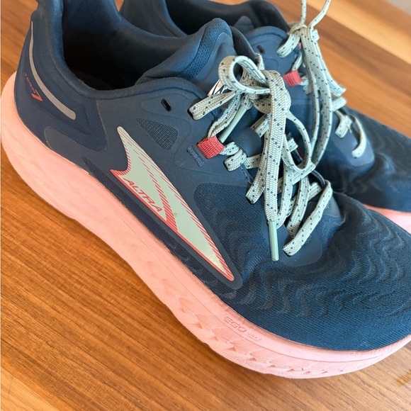 Altra Shoes - Altra Women's Athletic Shoes - Dark Blue and Light Pink